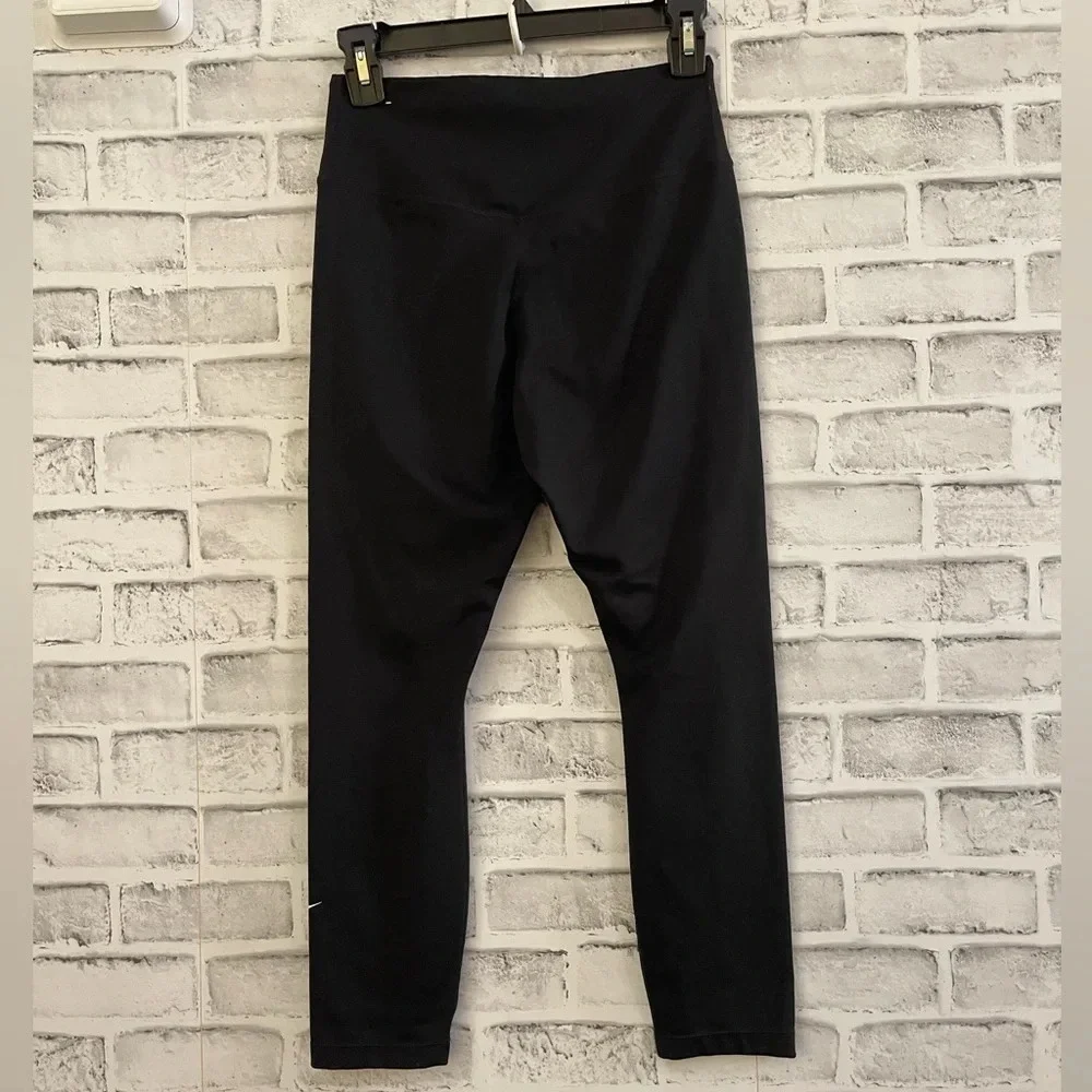 Women’s Nike Dri-Fit black athletic leggings, 22”, Size Small